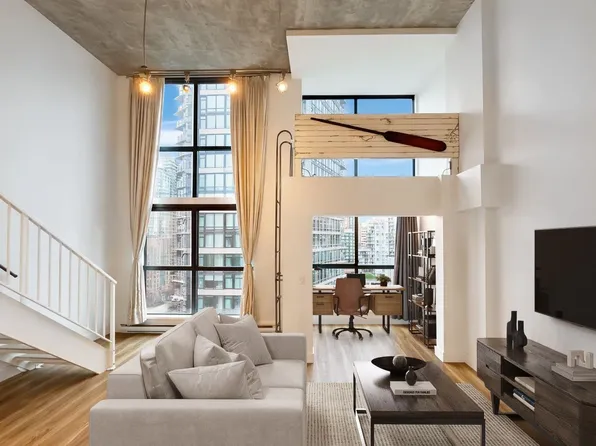 1238 Seymour St #903, Vancouver, BC V6B 6J3