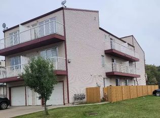 9348 103a Ave NW #1A, Edmonton, AB T5H0H4