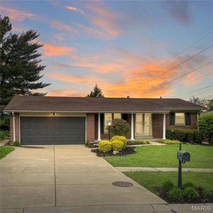 1525 Orchard Lakes Dr, Saint Louis, MO, 63146