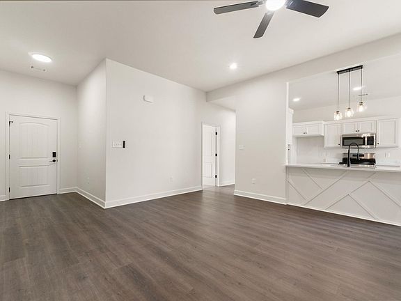 2nd image of 51 Springtree Cir