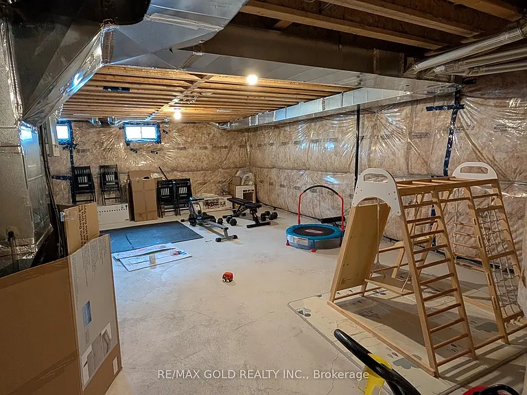 28 Amos Ave — Photo 12
