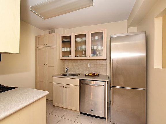 5th image of 50 Hill Park Ave APT 3D