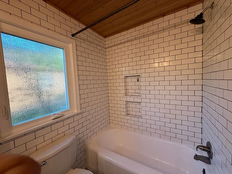 924 N Union Ave — Photo 16