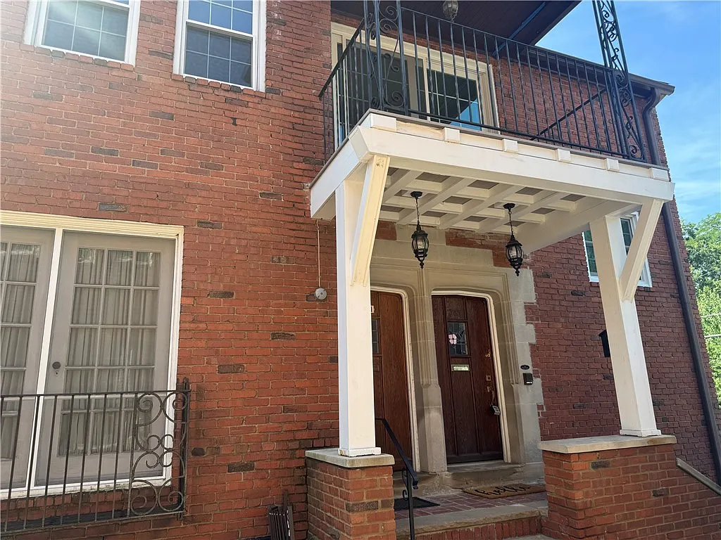5 bed, 5.0 bath, 3600 sqft, $5,450 — Photo 2