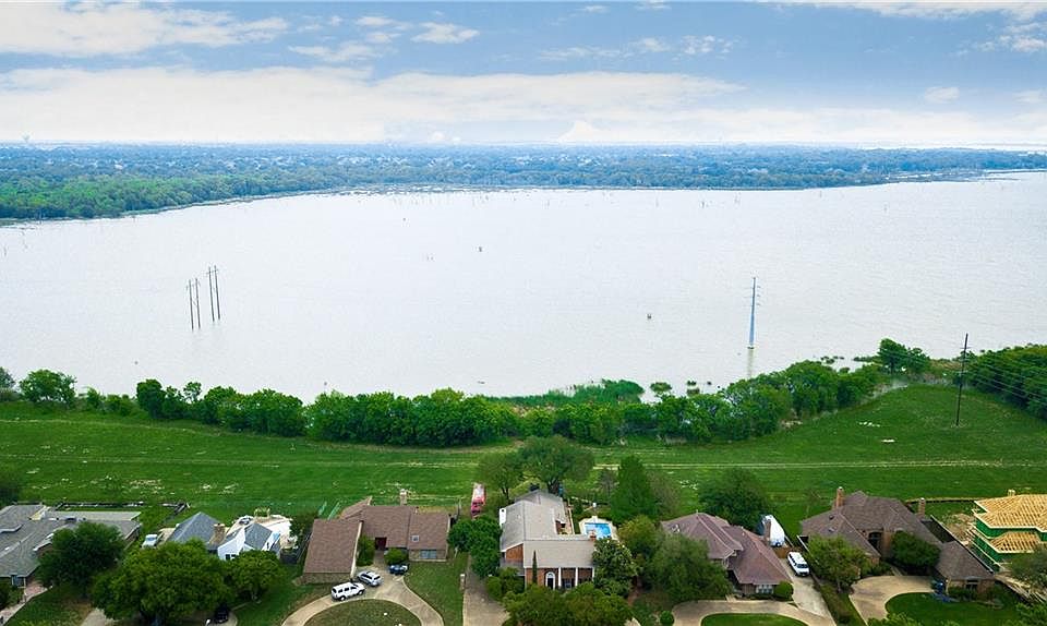1st image of 3322 Bluffview Dr