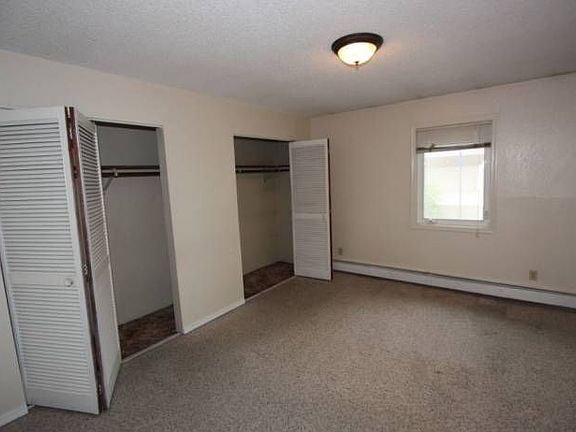Bedroom-HUGE Closets