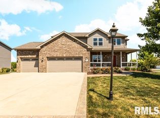 100 Pinehurst Ln, Washington, IL 61571