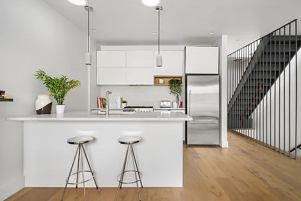 Sold by Park Property Advisors | media 20