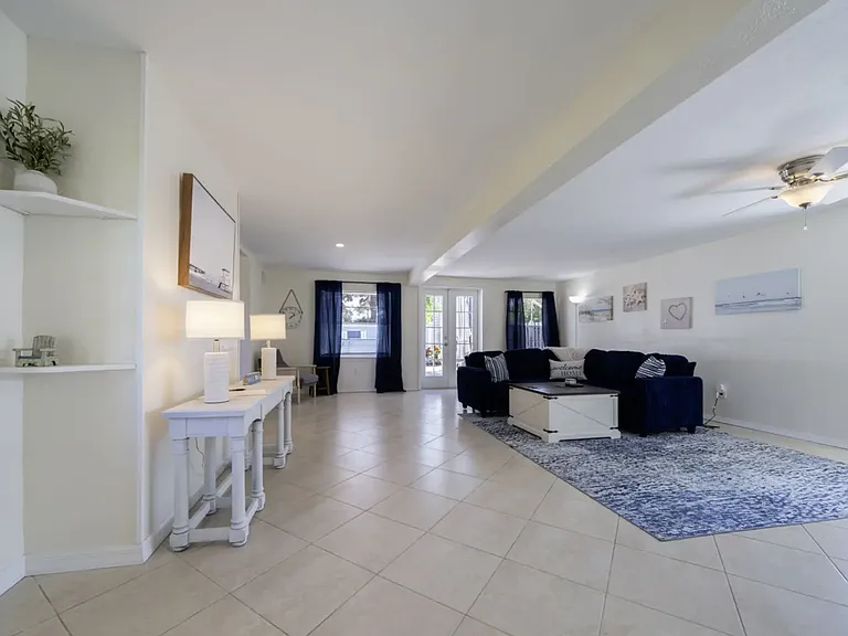 4464 E Riverside Dr — Photo 1