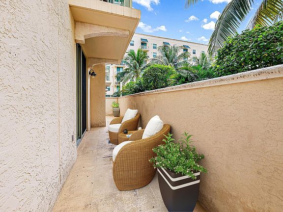 5th image of 610 Clematis St APT 215