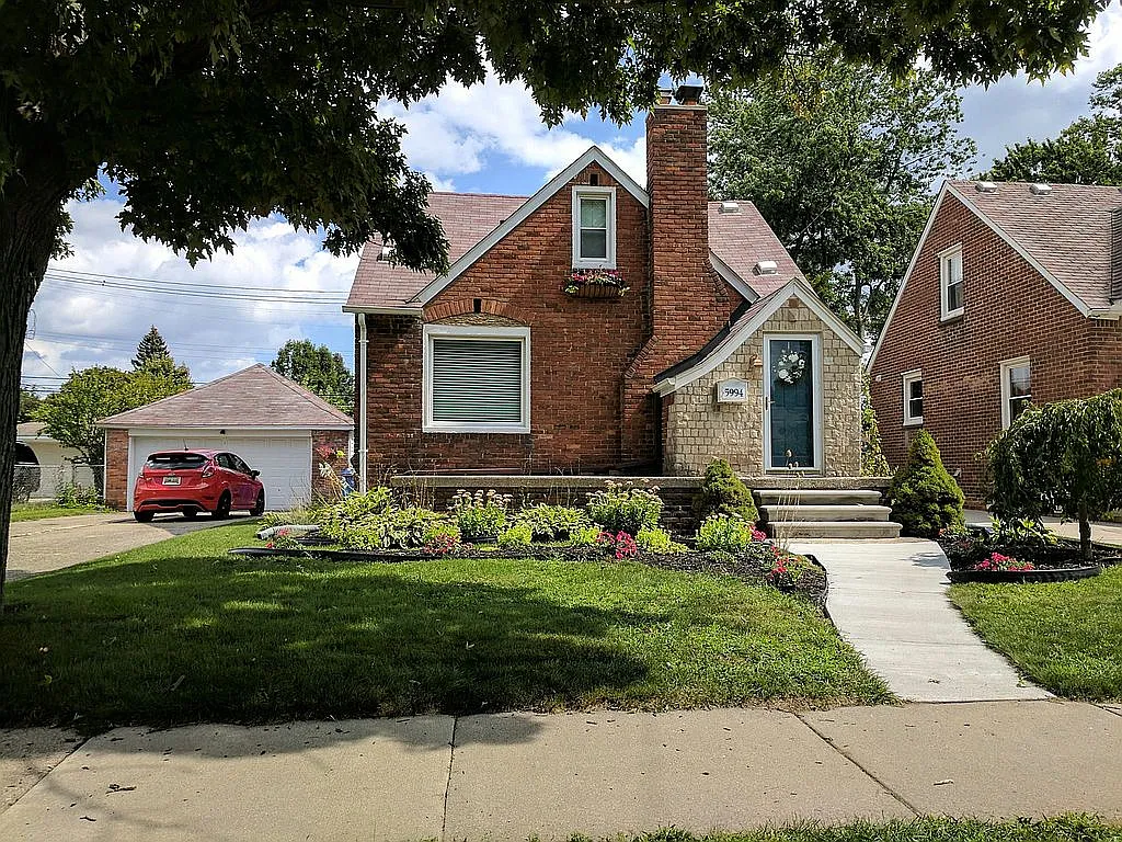 5994 Fenton St photo 1