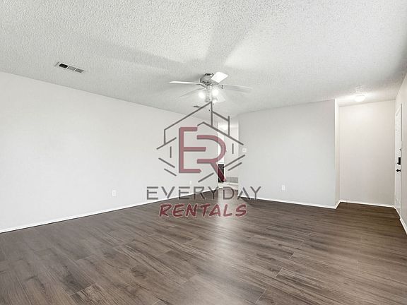 4th image of 3005 Thoroughbred Dr