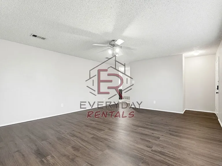 3005 Thoroughbred Dr — Photo 4