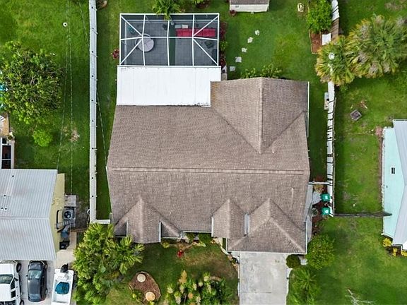 3rd image of 1068 SW Barbarosa Avenue