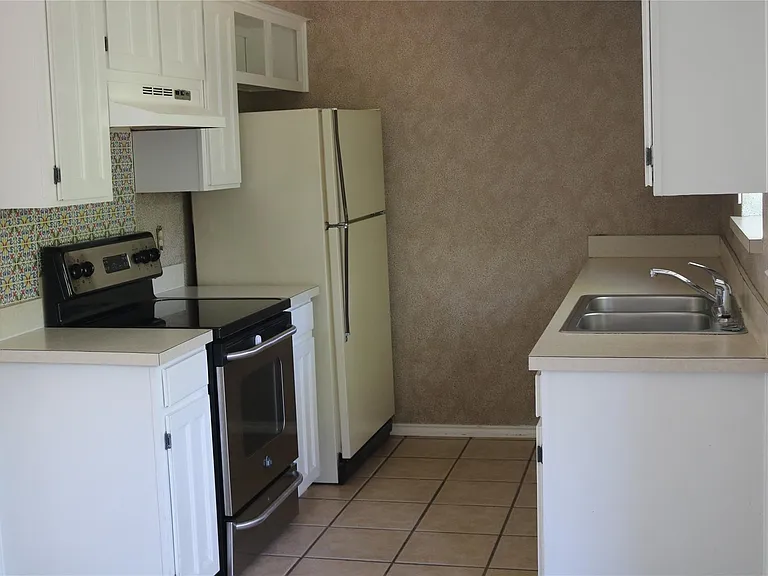 627 Cherry Ln — Photo 11