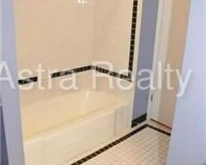 8909 W 71st St — Photo 10