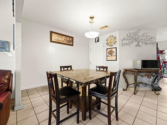 3rd image of 3217 Bond St
