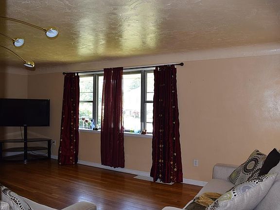 3rd image of 143 Forest Hill Dr