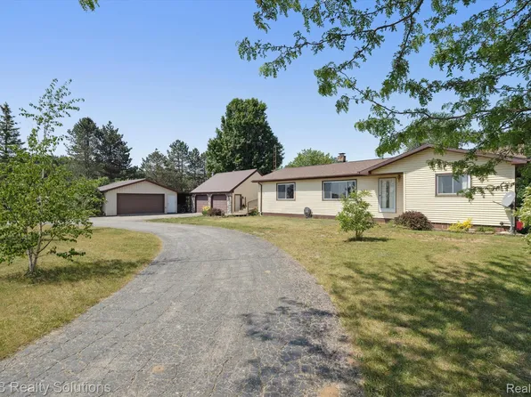 6940 Hurds Corner Rd, Mayville, MI 48744