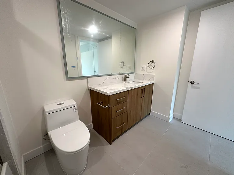 941 N Martel Ave #102 — Photo 41