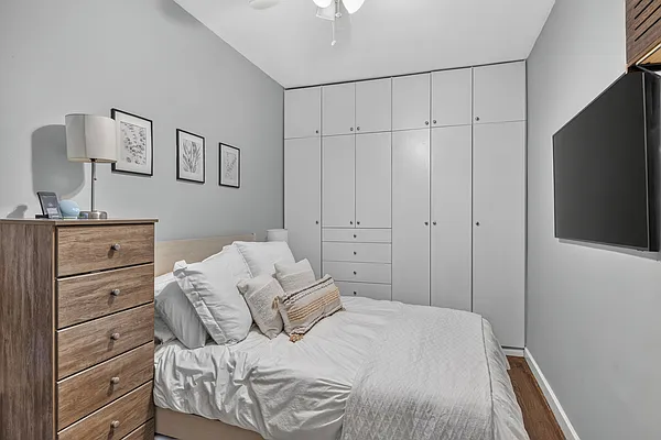 Bedroom, photo 1