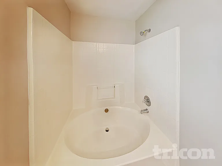 905 Amersham Ln — Photo 12