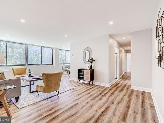 3rd image of 600 Roosevelt Blvd APT 312