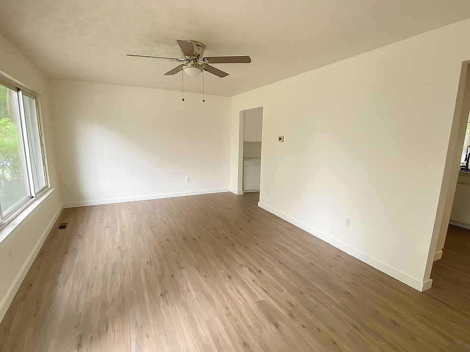 1st image of 8707 Holly Dr