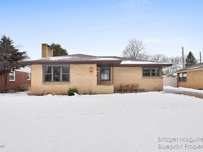 133 Crestwood Dr NW, Grand Rapids, MI, 49504
