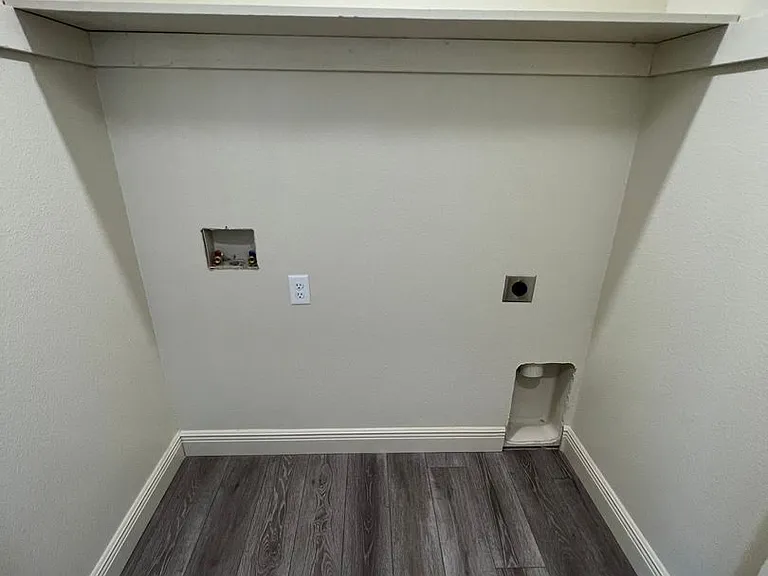 9004-9006 Sandra Way — Photo 14