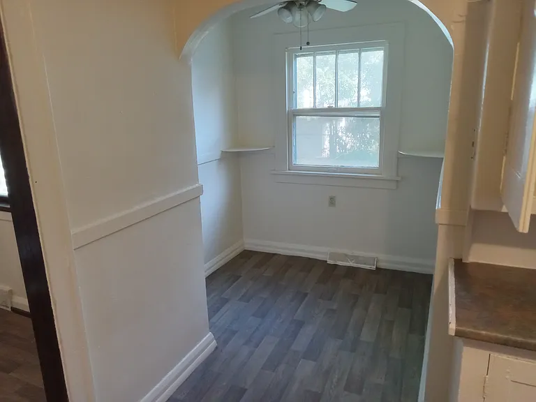 Full kitchen nook view