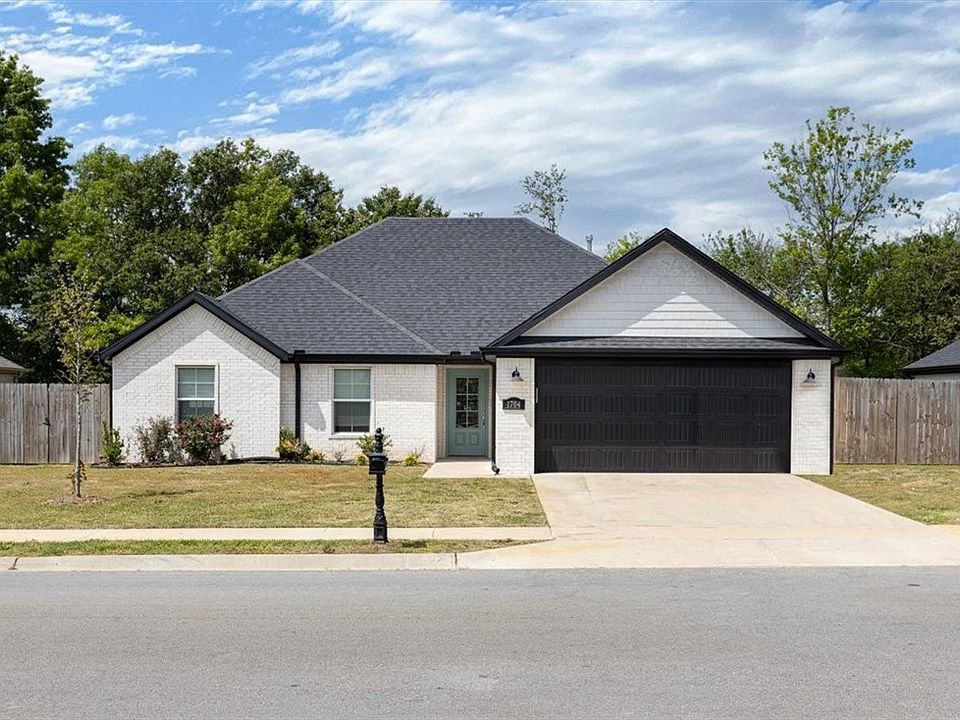 1st image of 1704 S 11th Pl