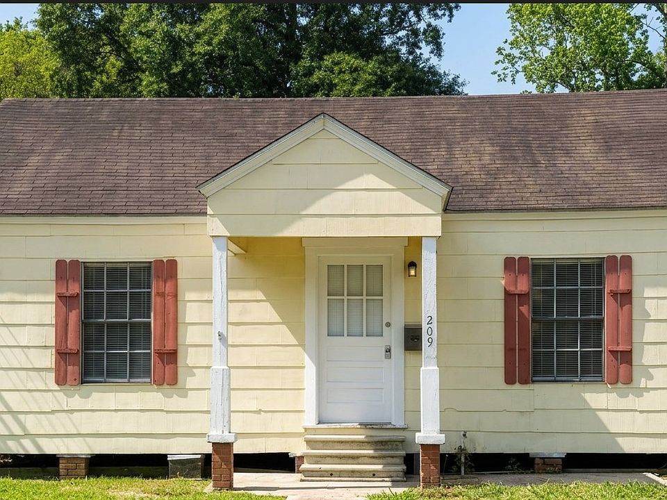 1st image of 209 N 22nd St