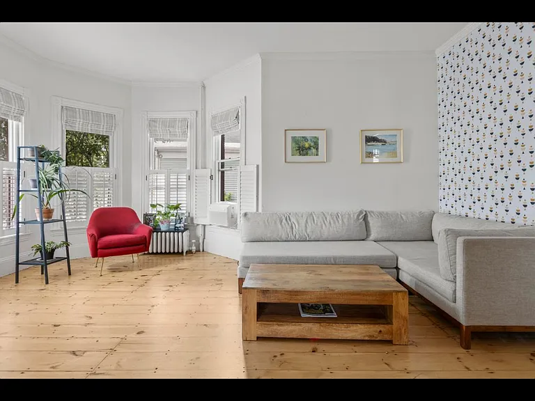 261 Vaughan St — Photo 18