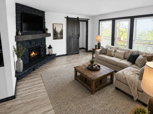 26 Oak Ln NE, Pine Island, MN 55963