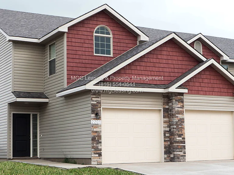 2216 SW Suncatcher Rd — Photo 1
