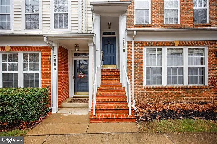 206 Heathwalk St #B — Photo 2