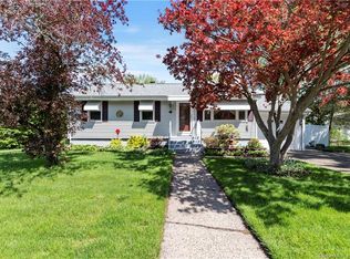 17 Ursini Dr, Hamden, CT 06514