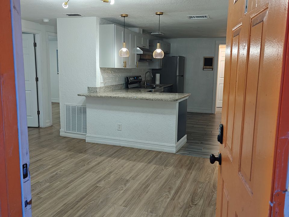 1st image of 626 9th Ave W
