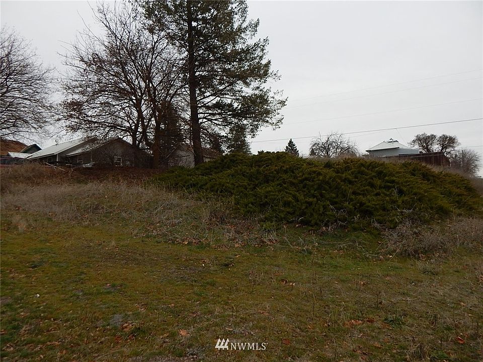 1st image of 915 10 Street