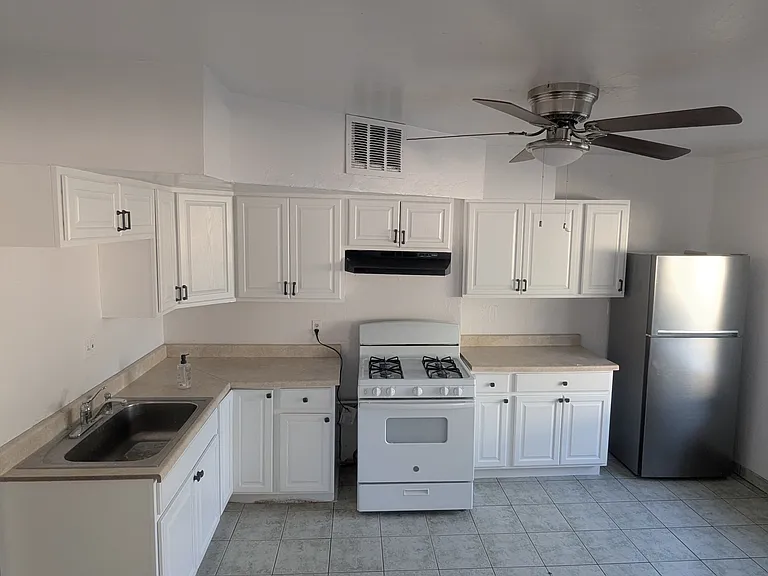2201 N 22nd St #B — Photo 4