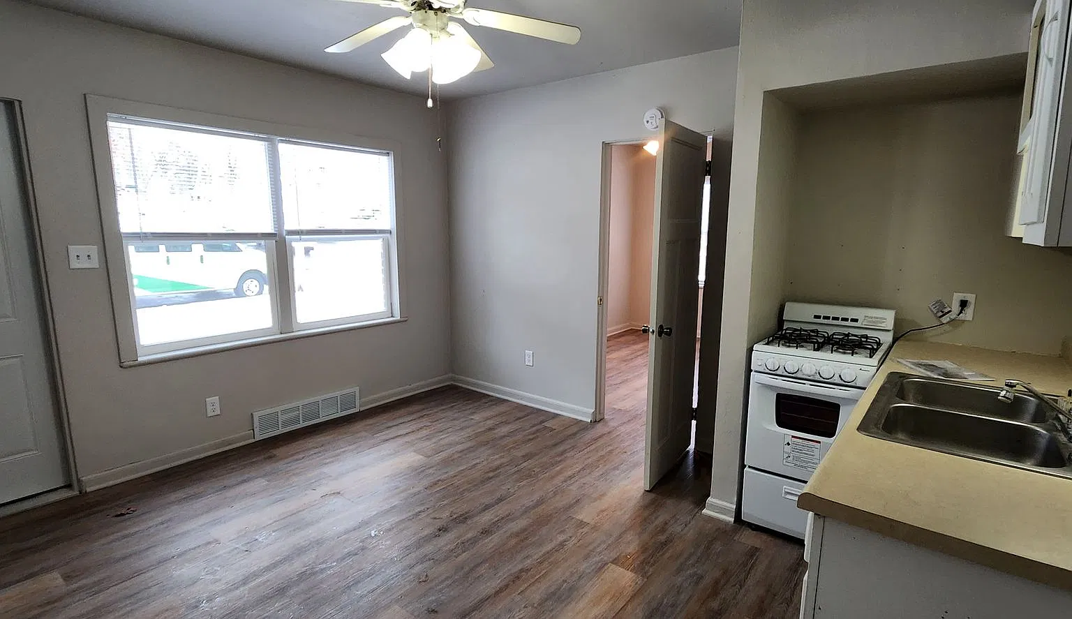 Bancroft Acorns - 712 — Photo 3