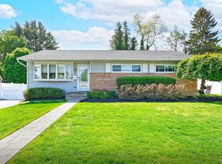 22 W Park Dr, Huntington Station, NY 11746