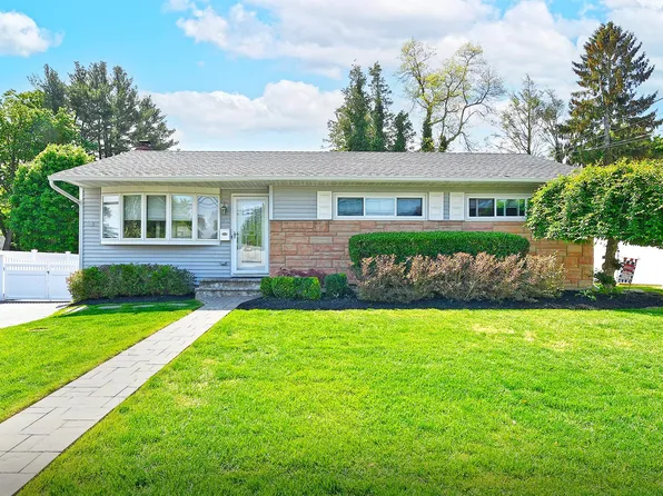 22 W Park Drive, Huntington Station, NY 11746