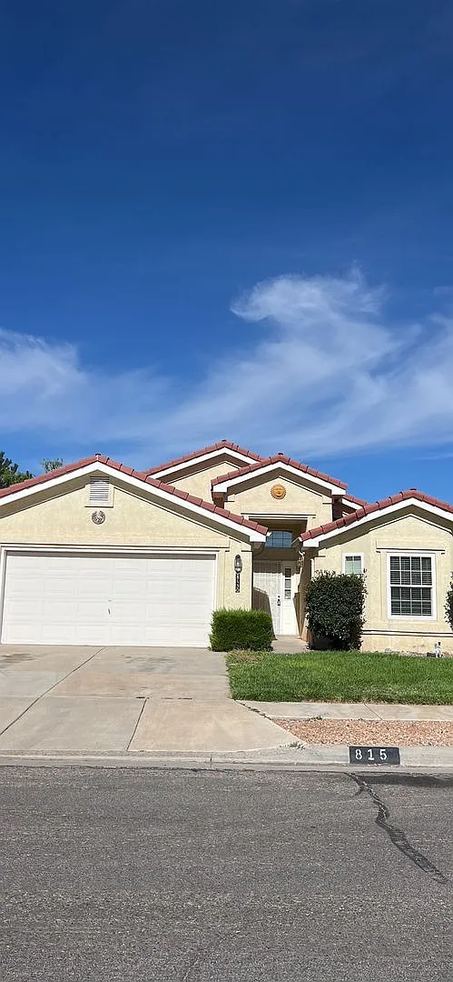 Beautiful 3 bed 2bath 2car garage in the Mirabella Subdivision. A must see to appreciate — Photo 1