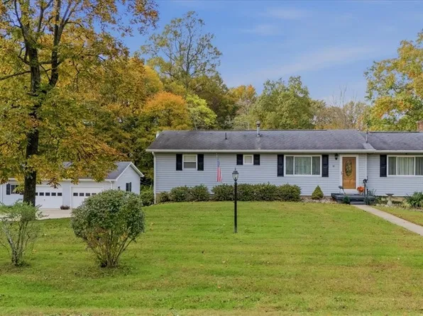 81 Pinecrest Dr, Washington, WV 26181