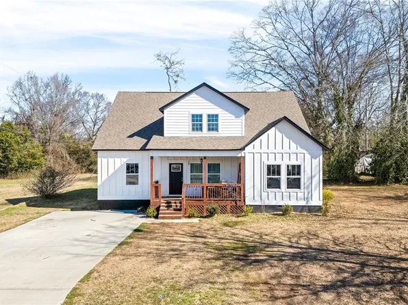 2403 31st St, Valley, AL 36854