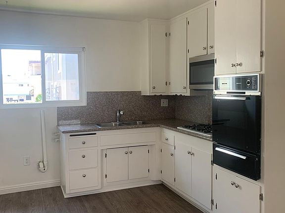 3rd image of 1906 Carnegie Ln APT E