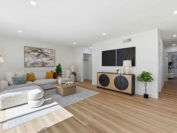 3rd image of 1097 Ribisi Cir