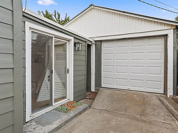 3rd image of 1221 E Ermina Ave